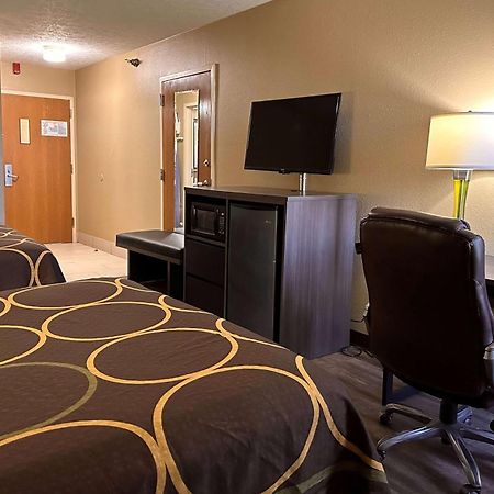 Super 8 By Wyndham Bellefontaine Hotel Bagian luar foto