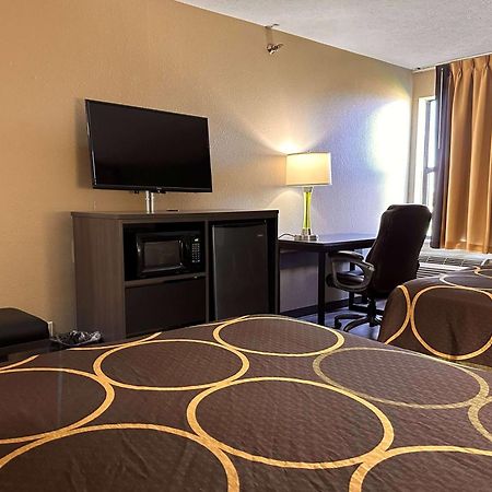 Super 8 By Wyndham Bellefontaine Hotel Bagian luar foto