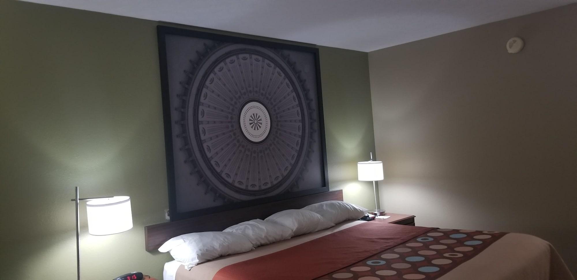 Super 8 By Wyndham Bellefontaine Hotel Bagian luar foto