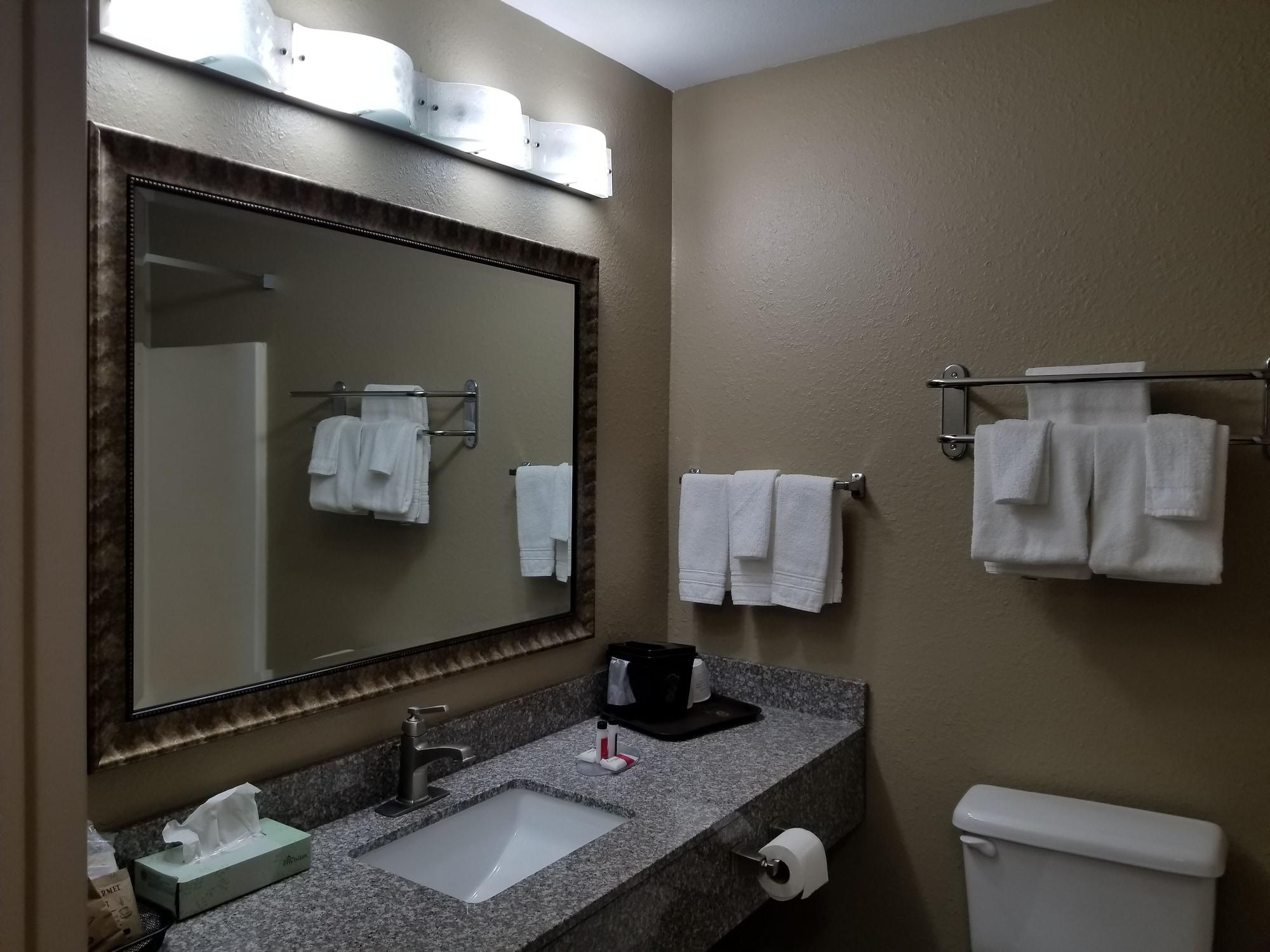 Super 8 By Wyndham Bellefontaine Hotel Bagian luar foto
