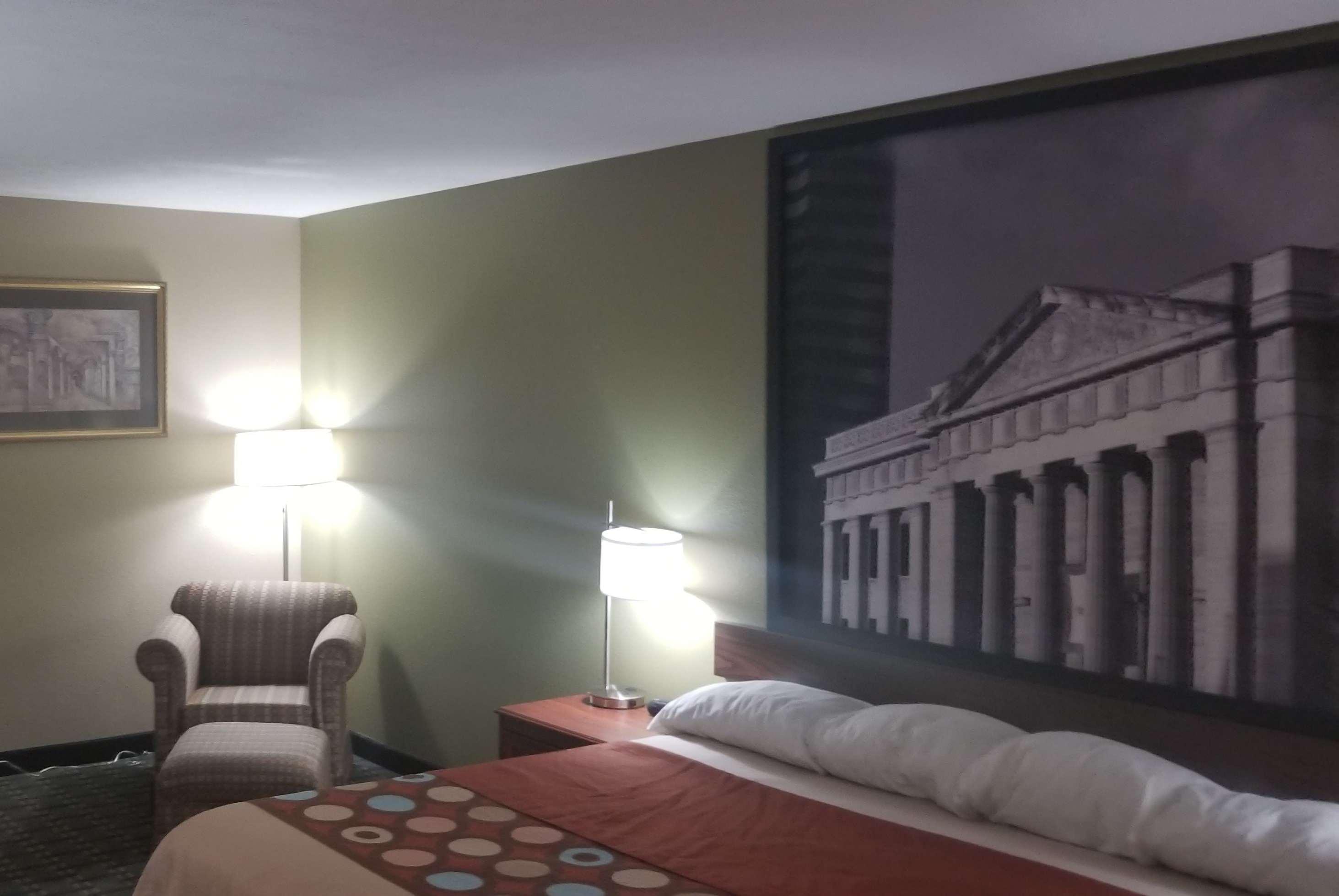 Super 8 By Wyndham Bellefontaine Hotel Bagian luar foto