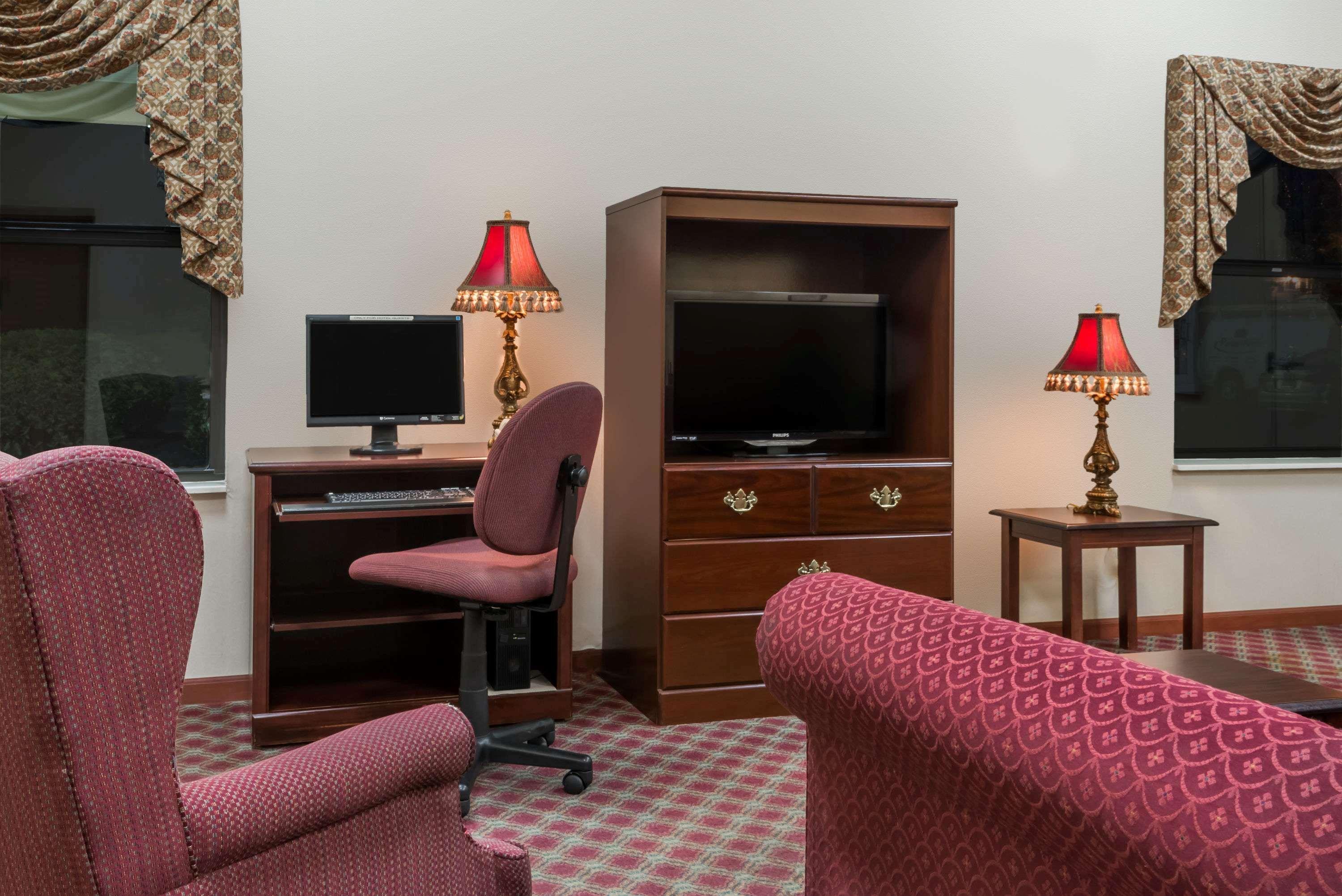 Super 8 By Wyndham Bellefontaine Hotel Bagian luar foto
