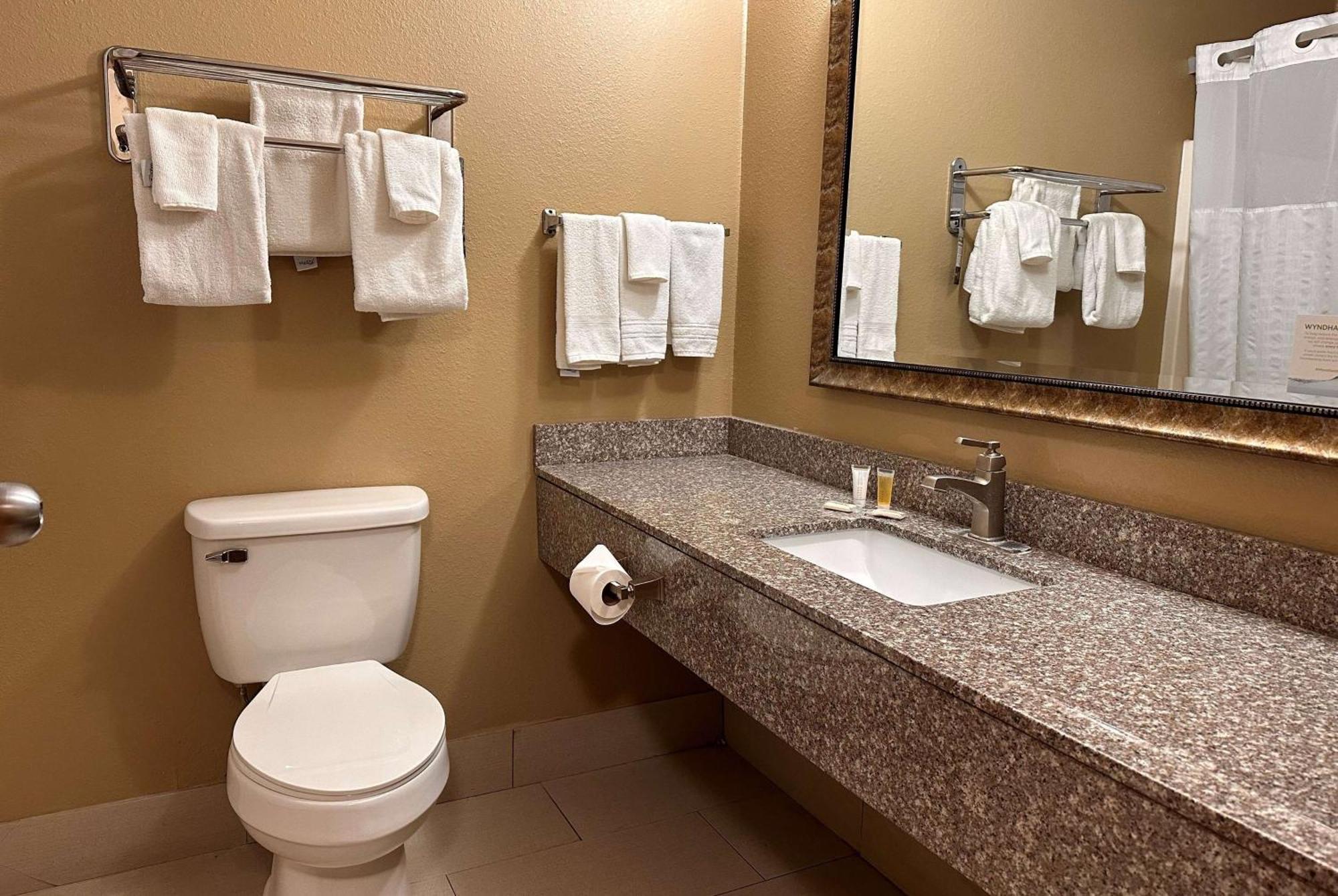 Super 8 By Wyndham Bellefontaine Hotel Bagian luar foto