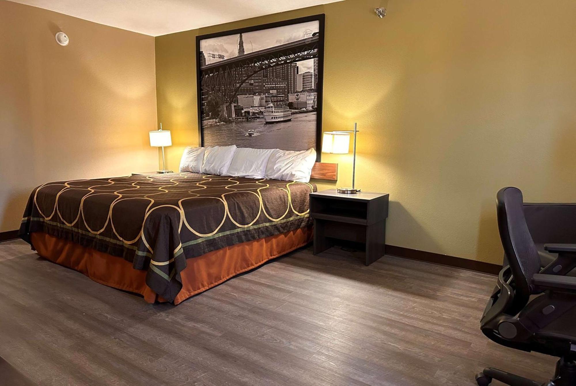 Super 8 By Wyndham Bellefontaine Hotel Bagian luar foto