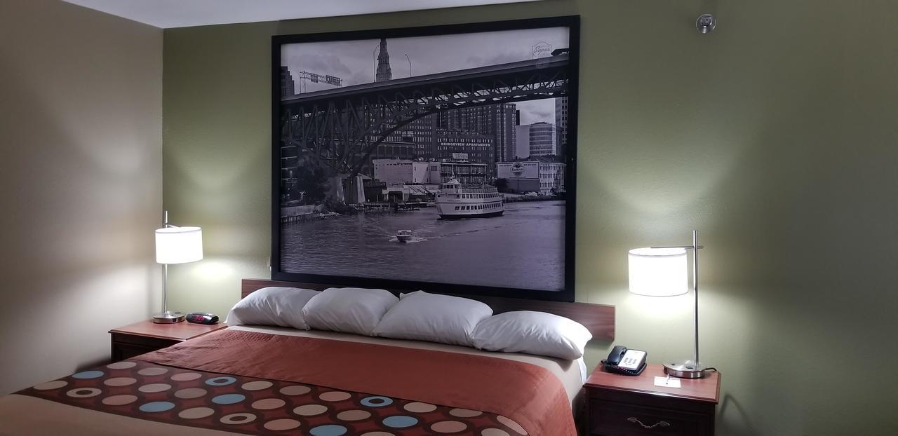 Super 8 By Wyndham Bellefontaine Hotel Bagian luar foto