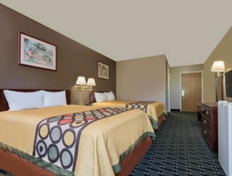 Super 8 By Wyndham Bellefontaine Hotel Bagian luar foto