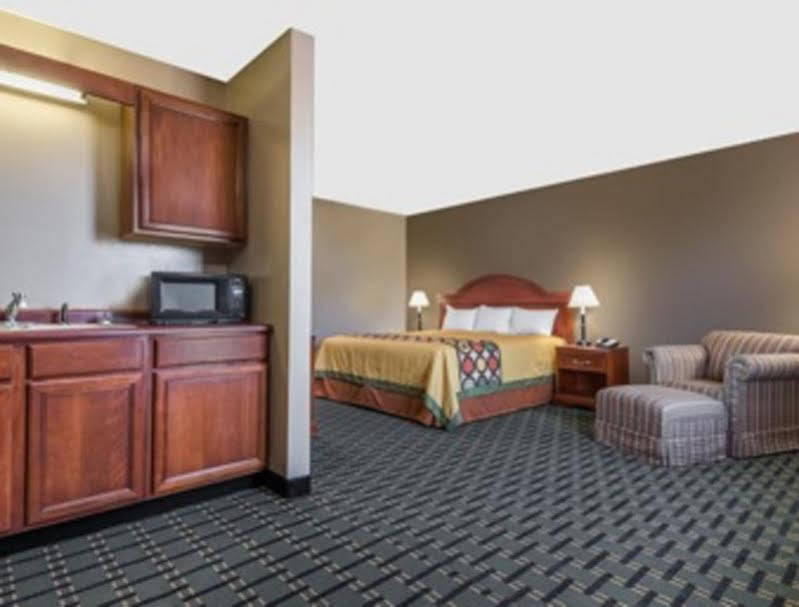 Super 8 By Wyndham Bellefontaine Hotel Bagian luar foto